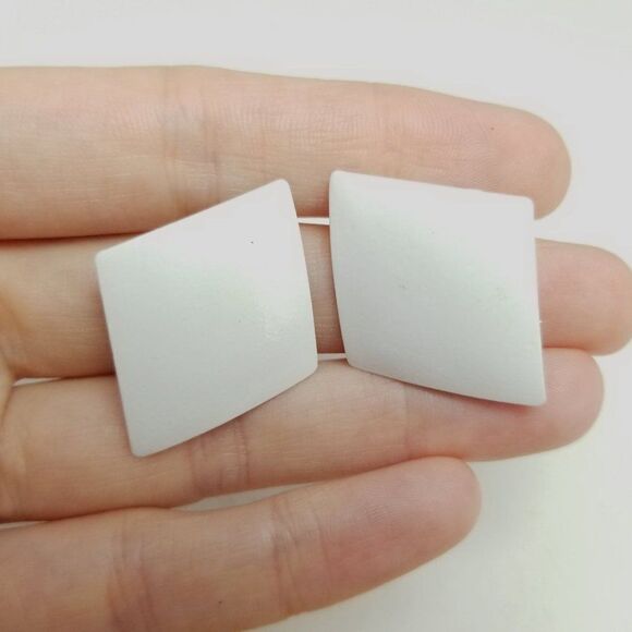 Vintage White Enamel Diamond Shape Clip On Earrings, Minimal Retro 80s Style - Picture 1 of 5